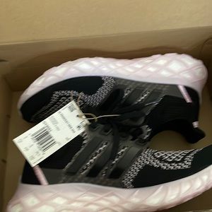PRICEDROP 50% original priceNever worn adidas Ultraboost runningsneakerSize 8.5